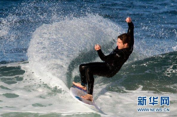 海贼王1105话首条情报更新!黑胡子团突袭蛋头岛,神秘强者来了