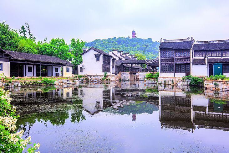 汇盈控股盘中异动 下午盘急速拉升6.78%